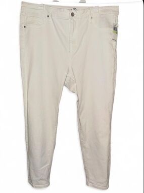 Max Studio High Rise White Jeans Sz 18W NWT